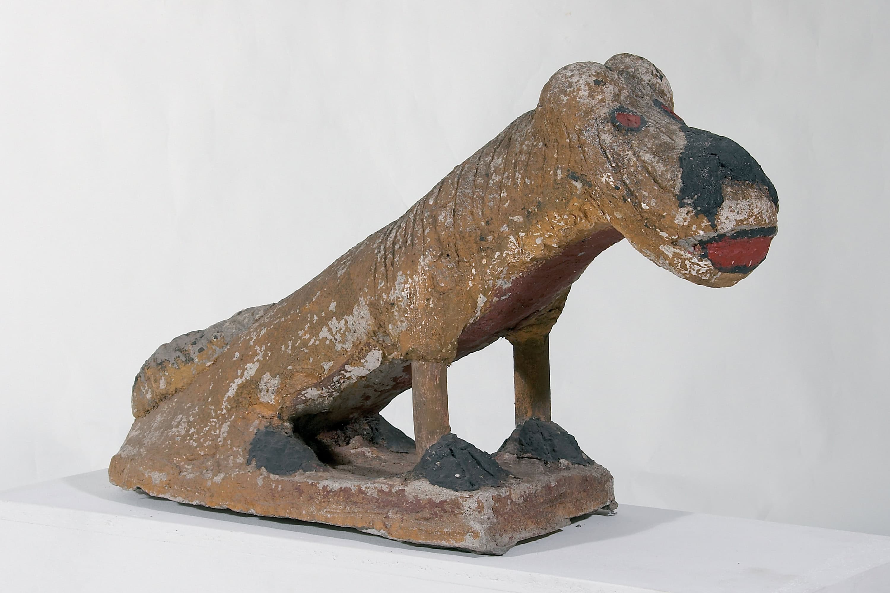 Erich Bödeker * 1904 – † 1971 in Recklinghausen (DEU) Hund, undated concrete painted 43.5 x 74 x 23 cm (Sammlung Zander | Naive Art)