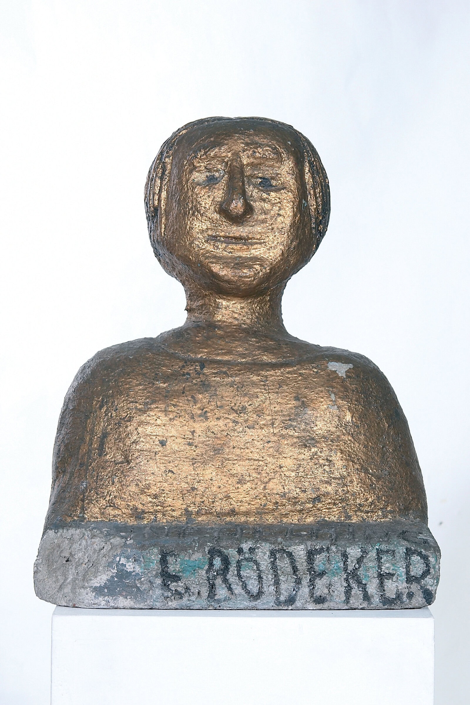 Erich Bödeker * 1904 – † 1971 in Recklinghausen (DEU) Anne Helming, undated concrete, gold-bronze 41 x 35 x 26 cm (Sammlung Zander | Naive Art)