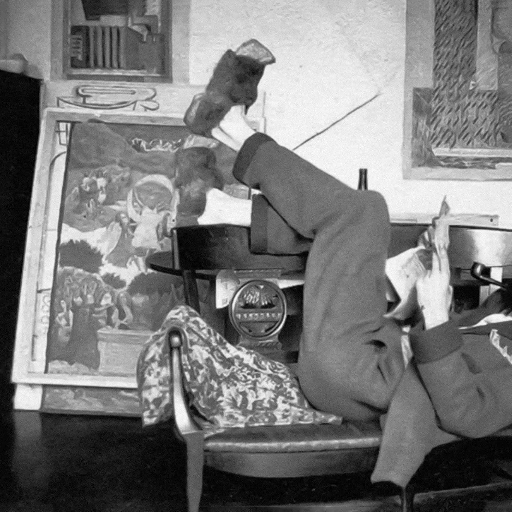 Le Corbusier in his studio in front of Bauchants L’Assomption de la Vierge (1924), 20 rue Jacob, Paris, 1928 © FLC/ADAGP (Sammlung Zander | Naive Art)